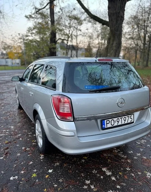 Opel Astra cena 11900 przebieg: 297000, rok produkcji 2012 z Poznań małe 254